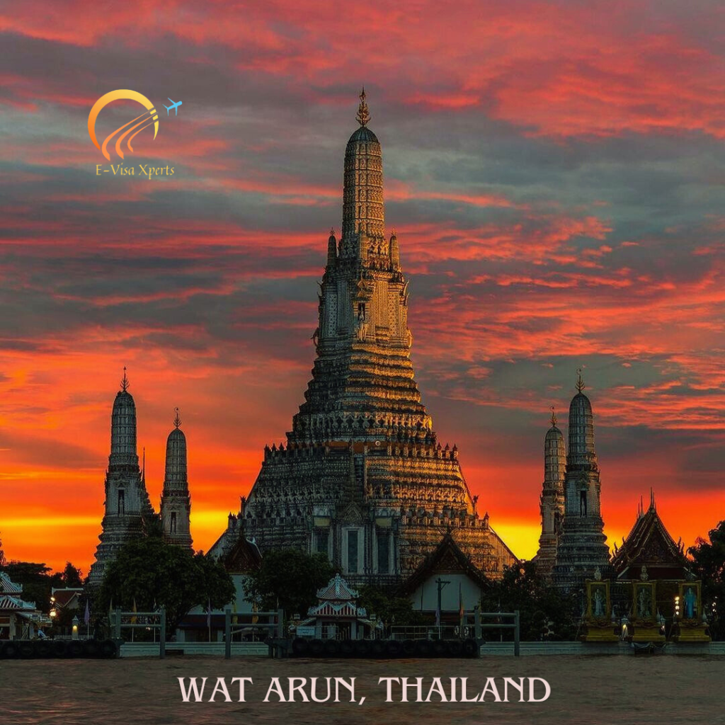 wat arun at The Chao Phraya river